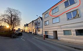 Nice And Central Apartment In Quiet Area