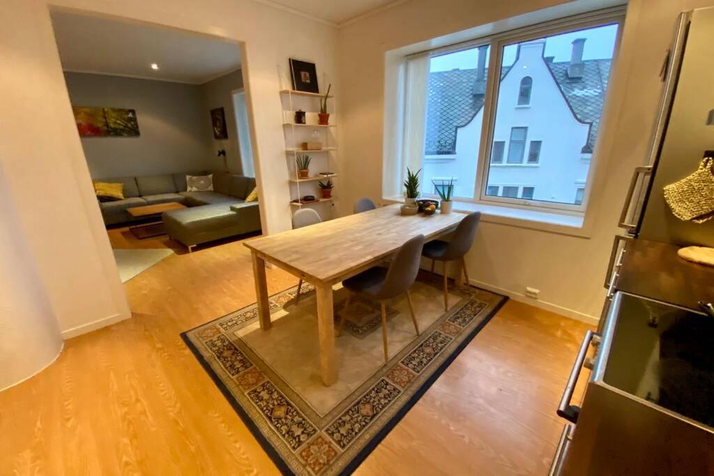 Nice And Central Apartment In Quiet Area Ålesund Exterior foto